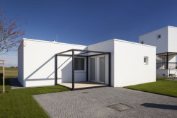 Obydlí v objetí golfu, 3x3,