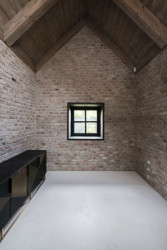 Dom V, Martin Skoček