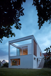 Rodinný dům ve svahu, masparti