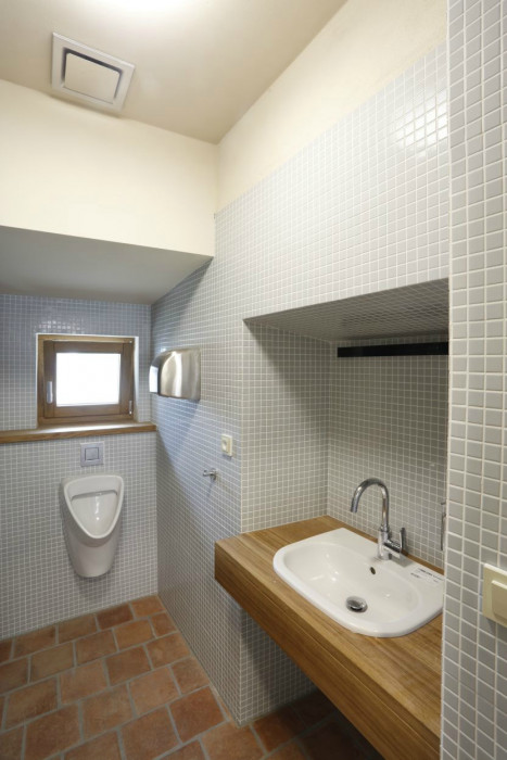 Úprava bývalé fary ve Chvalšinách na zařízení pro  pobyty osob s poruchami autistického spektra, koupelna, 4DS