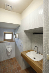 Úprava bývalé fary ve Chvalšinách na zařízení pro  pobyty osob s poruchami autistického spektra, koupelna, 4DS