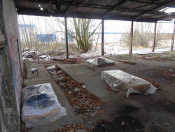 Ateliér Vojtěcha Jemelky na Fakultě architektury VUT v Brně, projekt Chudina Olomouc!, Fotografie z terénního průzkumu bezdomoveckých lokalit, 2024