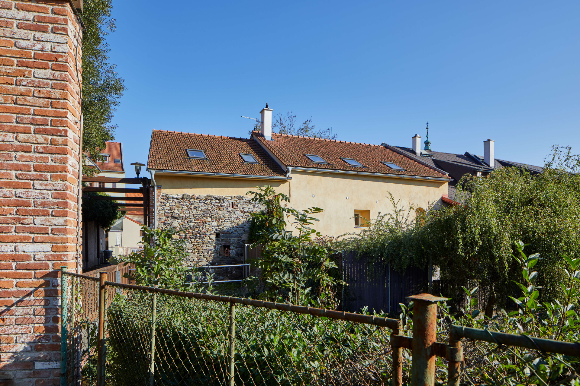 Rekonstrukce dvojdomu v Sušici od ateliéru Neuhäusl Hunal