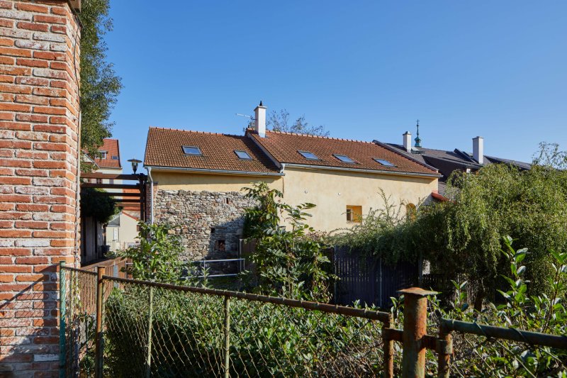 Rekonstrukce dvojdomu v Sušici od ateliéru Neuhäusl Hunal