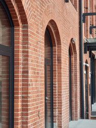 Pivovar Schiltheiss, později známý pod jménem Piast, byl založen v roce 1893. (SRDK Studio, Vratislavské pivovary)