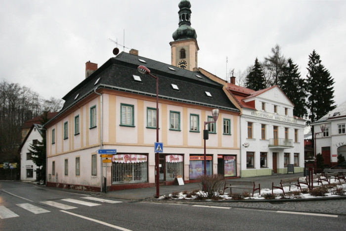 Pivovar Falkenštejn, budova před rekonstrukcí z náměstí.