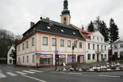 Pivovar Falkenštejn, budova před rekonstrukcí z náměstí.