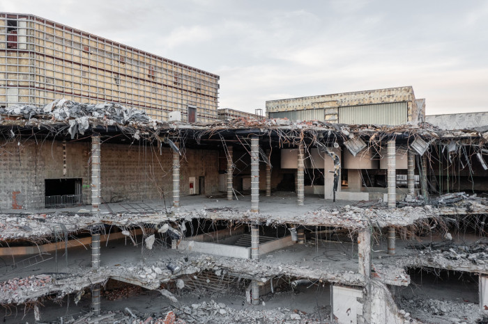 V Bratislavě probíhá demolice poválečného Domu odborů Istropolis, architektonicky hodnotného souboru celkem 4 vzájemně provázaných staveb...