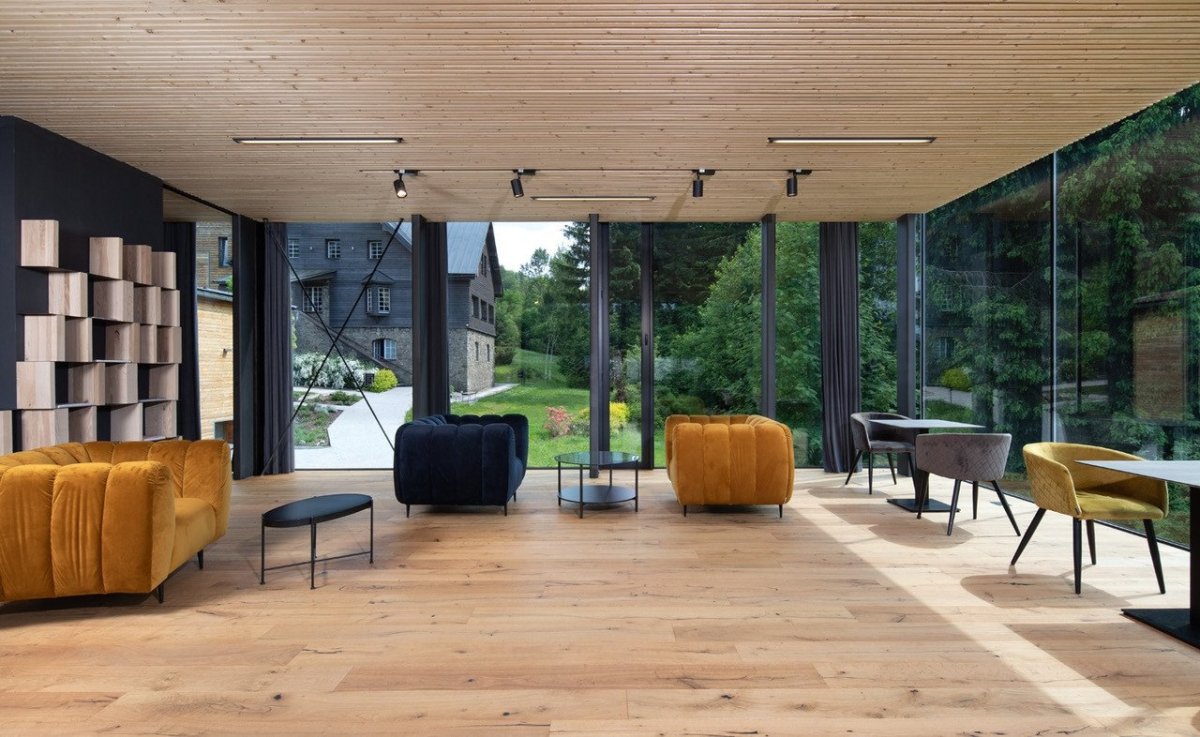 Přístavba hotelu U Holubů v Čeladné z dílny Kamil Mrva Architects