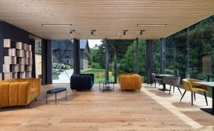 Přístavba hotelu U Holubů v Čeladné z dílny Kamil Mrva Architects