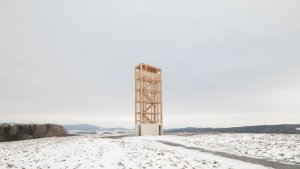 Nová rozhledna u obce Vysoké Pole na Zlínsku u kopce. m.aus architects, 2022