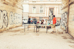 Léto pod Negrelliho viaduktem