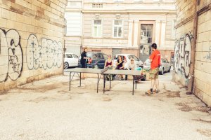 Léto pod Negrelliho viaduktem