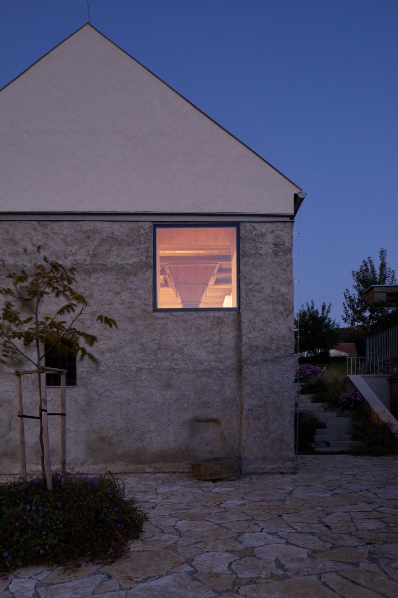 Proměna hospodářské usedlosti s mlýnem na Slovensku od RDTH architekti