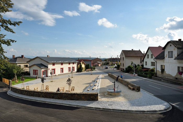 Náves ve Velké Polomi, Ateliér 38,