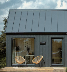 Tři typy prefabrikovaných kabin pro práci i relaxaci od společnosti My Cabin