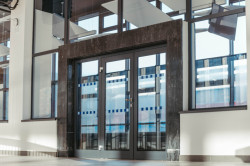 KOHLarchitekti zrekonstruovali nádražní halu v Havířově, nově slouží jako sportovně-kulturní centrum