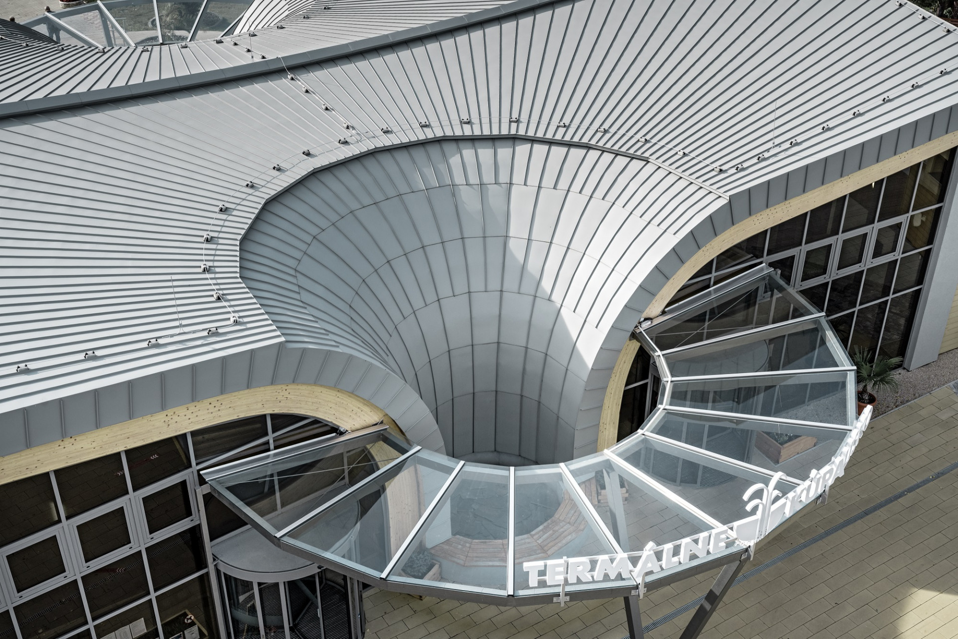 Vstupní objekt koupaliště Podhájská, Ateliér na bašte