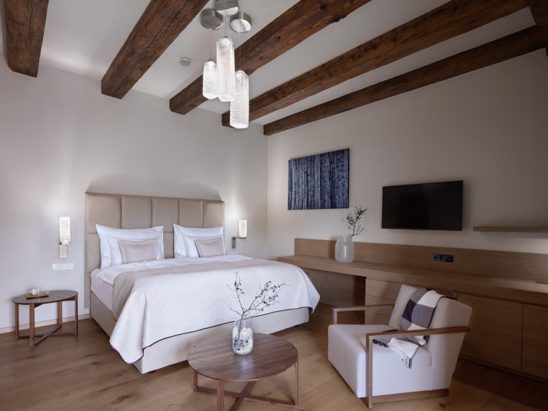 Transformace barokní sýpky ve Velkých Pavlovicích na hotel Lotrinský, EA architekti
