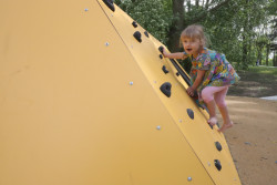 V parku jsou také nová hřiště a sportoviště. (Park Střed v Mostě, Rehwaldt Landscape Architects + Atelier Hoffman)
