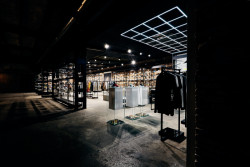 Redesign interiéru prodejny Footshop v pražském prostoru Vnitroblock, studio EYELEVEL.