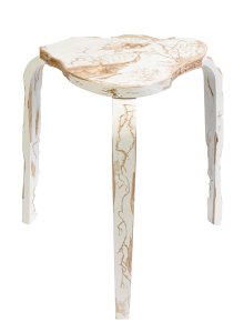 Galerie THE DESIGN zve na vernisáž výstavy On Chair – Balancing on the Edge of Comfort 21.6. od 18h