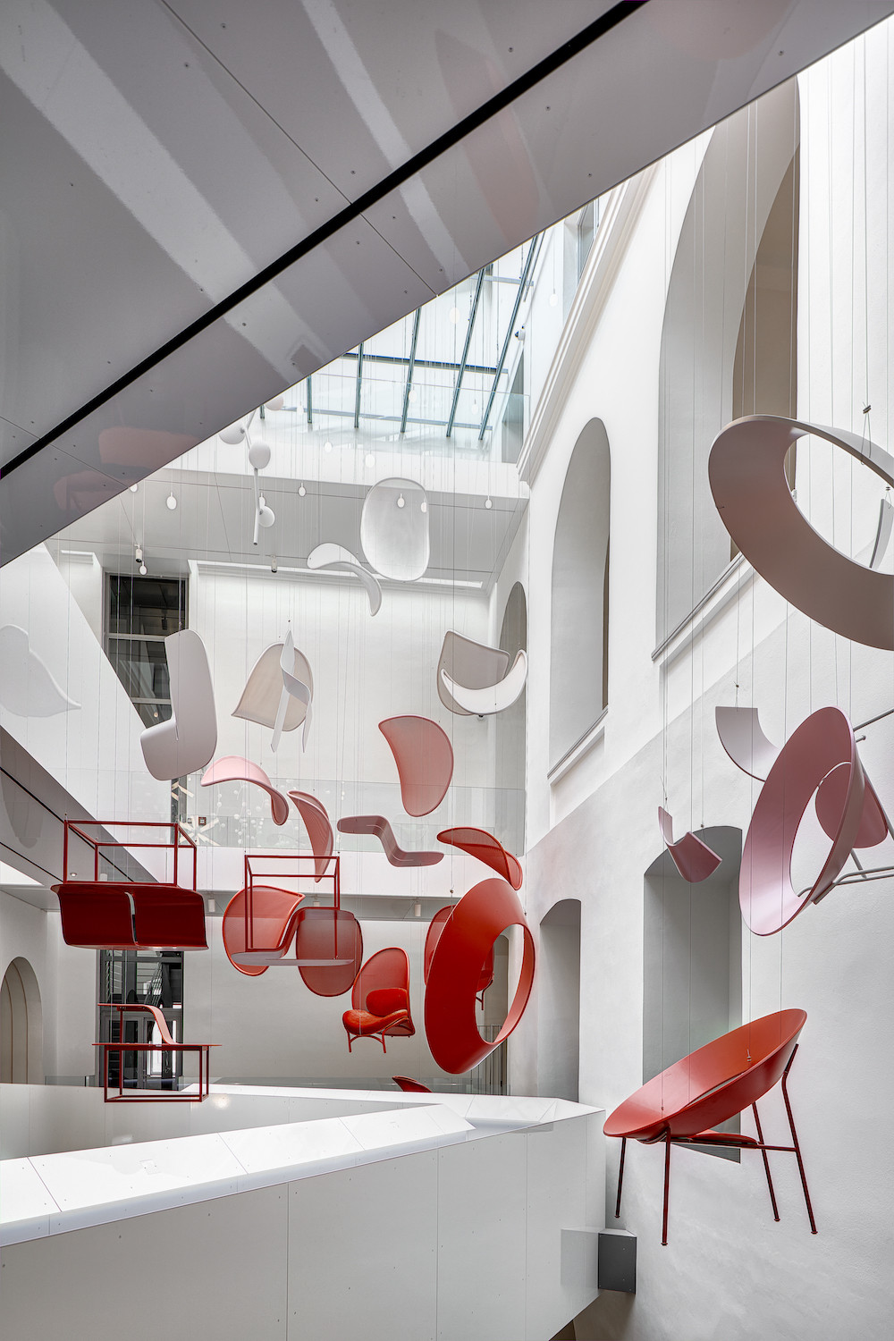 Výstava Lightness představuje dílo dvojnásobné grand designérky Lucie Koldové