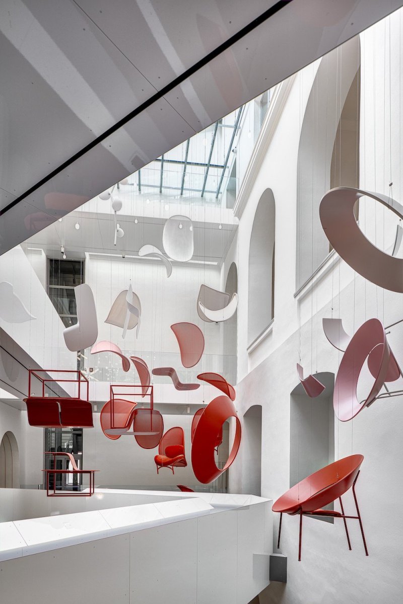 Výstava Lightness představuje dílo dvojnásobné grand designérky Lucie Koldové