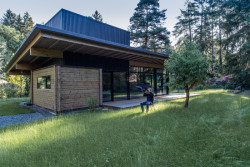 Střecha s přesahem (Roubený rodinný dům, monom)