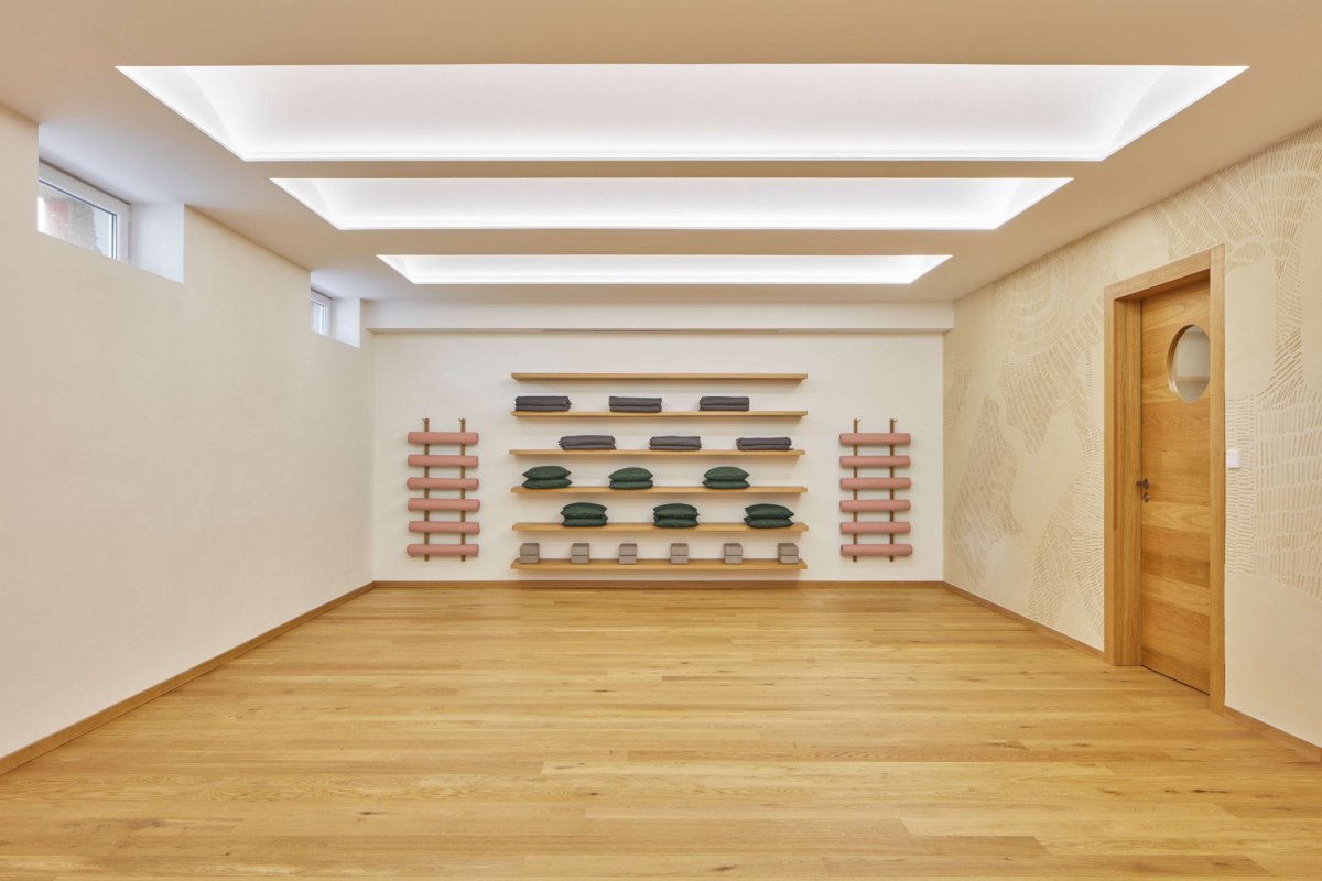 Quis Yoga Studio v Praze-Petřinách od MENU architekti