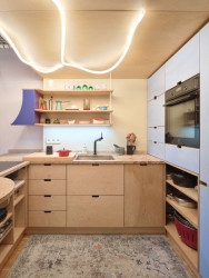 Ve druhé místnosti se nachází kuchyň. (Bydlení na 37 metrech čtverečních; hurá studio)