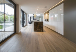 Rodinný dům v Mnichově s podlahou Admonter dub salis - foto