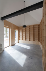 Obecní knihovna ve Statenicích, majo architekti / Jan Jaroš, Martin Poláček.