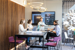 Optimalizované pracovní prostředí kanceláří vyžaduje strukturované uspořádání.