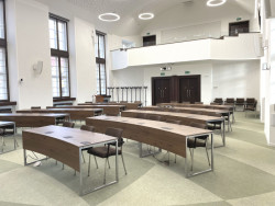 ATELIER SCHMIDT navrhl rekonstrukci společenského sálu v budově děčínského magistrátu.