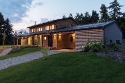 Dům s ozvěnami Karibiku, Dřevěná stavba roku 2016