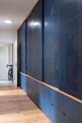 Skříně (Interiér domu v Lysolajích, Amulet architekti)