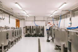 Výroba desitlátů (Rekonstrukce přádelny v Kežmarku; BEEF Architekti)