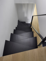 Rekonstrukce řadového domu v Újezdu nad Lesy od architektky Terezy Čudové Ajmové