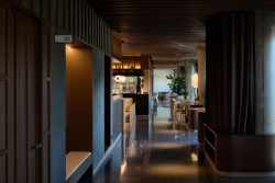 Celek působí útulně a současně honosně. (Restaurace Hansik v Praze; Neuhäusl Hunal)