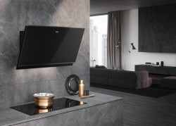 Mythos Pro K-LINK - šikmý komínový odsavač par, montáž na stěnu, černé sklo, technologie K-LINK (propojení odsavače a varné desky)