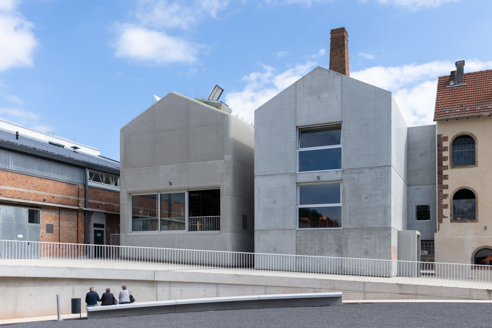 SOIL + FREAKS – Site Verrier de Meisenthal: Celý areál pracuje s přiznanými surovými materiály