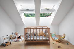 Iveta Langerová architekti navrhli rekonstrukci pražského rodinného domu, který se otevírá zeleni