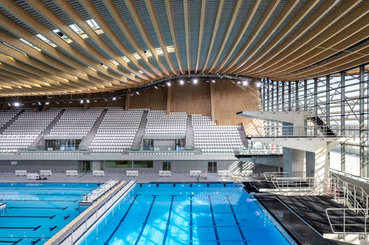 Centrum vodních sportů v Paříži od VenhoevenCS a Ateliers 2/3/4/