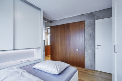 Rekonstrukce panelového bytu od studia Klára Makovcová Architects