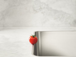 Detail okraje dřezu v montáži do roviny