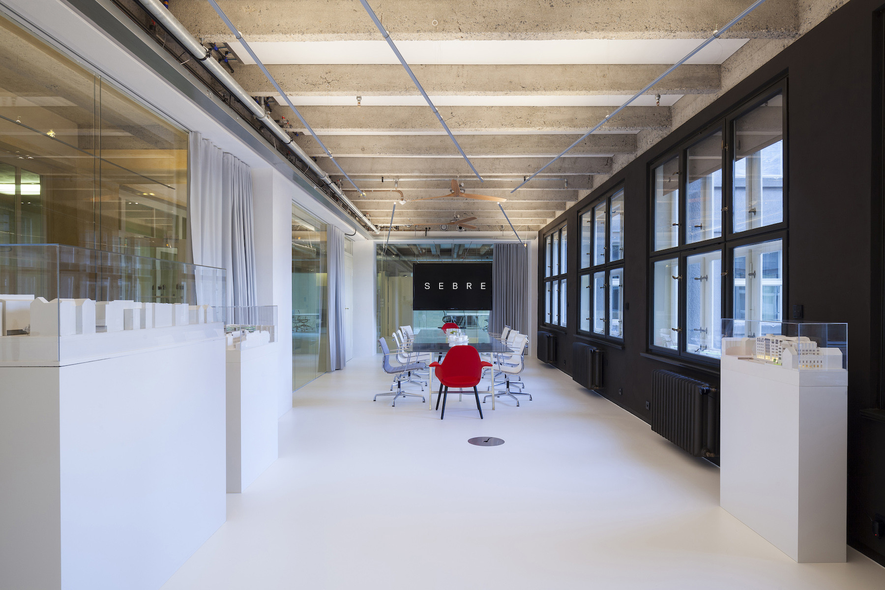 Interiéry Paláce Špork podle návrhu Stanislava Fialy.