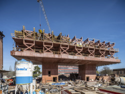 Budova Centrálních polytechnických dílen s Galerií města Pardubic v areálu Winternitzových automatických mlýnů v Pardubicích od ateliéru Šépka architekti