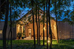 Víkendový dům v Algyő, ANDRÁS VARSÁNYI, PÉTER POZSÁR, NORBERT VAS