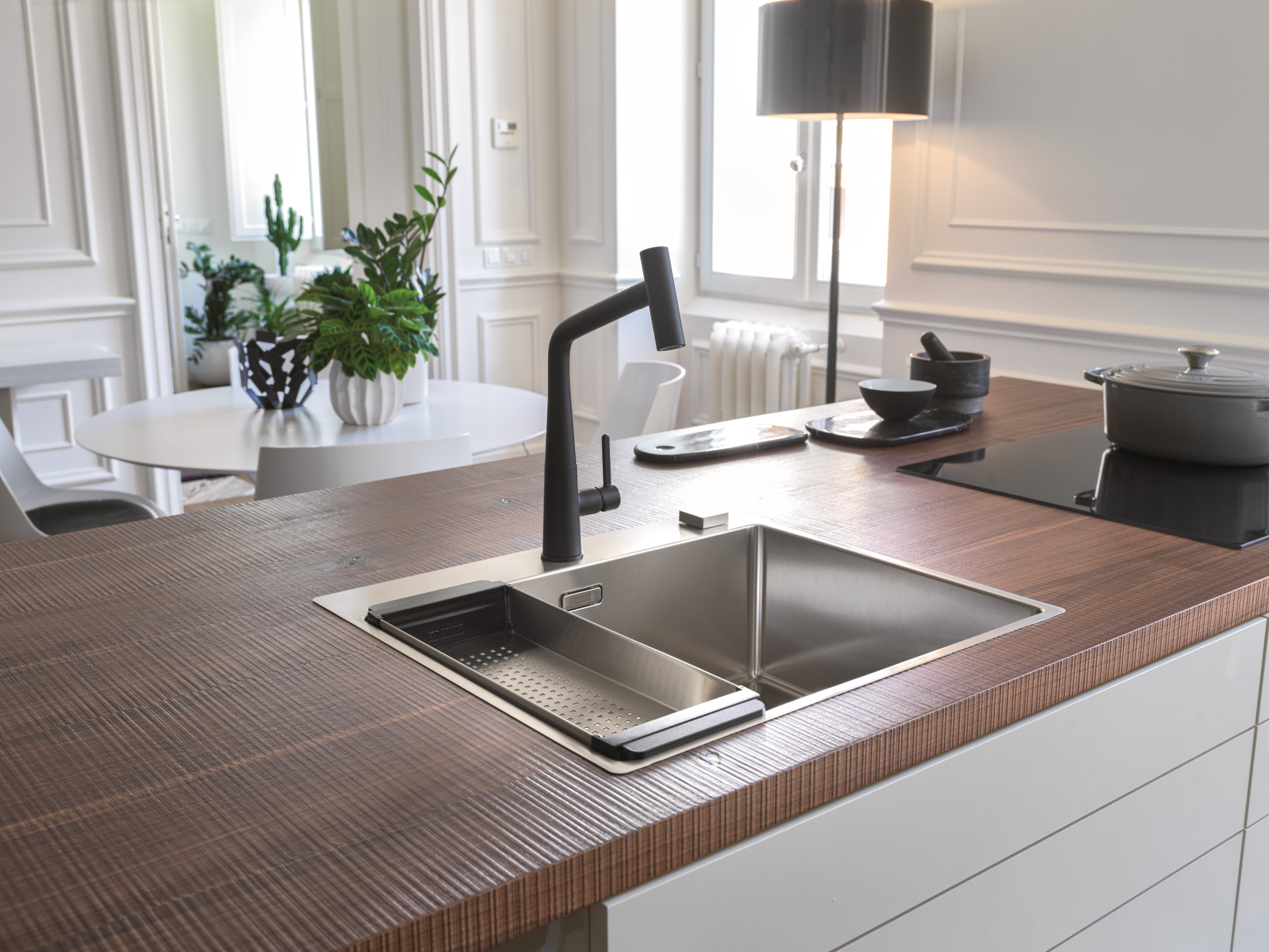 Nerezový dřez BXX 210/610-54 TL a baterie FG 5188 ICON v matné černé